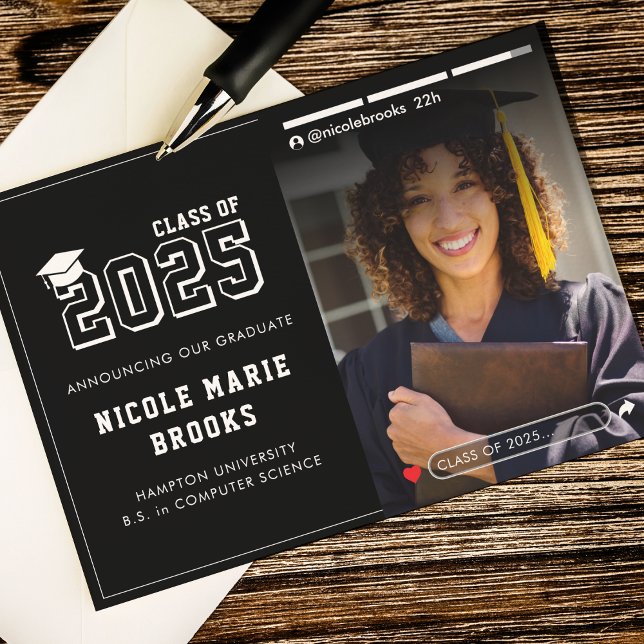 Social Media Story Foto Black Abschluss Ankündigung (Social Media Story Photo Black Graduation Announcement
)