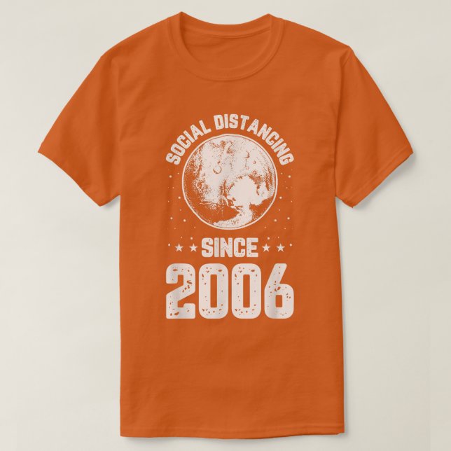 Social Pluto Distancing Since 2006 Funny Science G T-Shirt (Design vorne)