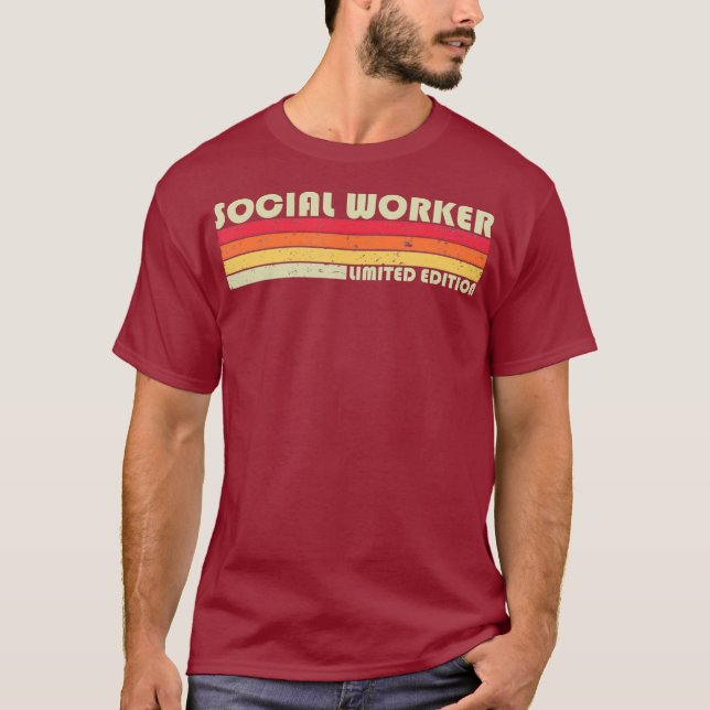 SOCIAL WORKER Funny Job Title Profession Worker T-Shirt (Vorderseite)
