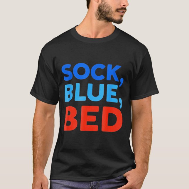 Sock Blue Bed Funny Meme  T-Shirt (Vorderseite)