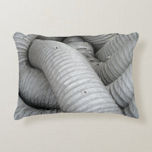 Sofa aus grauem und schwarzem Stoff Dekokissen