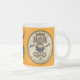 SOFORTIGE MAMA addieren gerade KAFFEE (und einen Mattglastasse