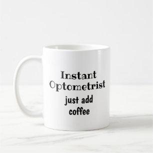 Sofortige Optometrikerin - Kaffeekonzept hinzufüge Kaffeetasse