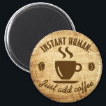 Sofortiger Mensch, einfach Kaffeetypo-Zitat hinzuf Magnet<br><div class="desc">Die Magnete des Humorkaffeesliebhabers im Kühlschrank. An manchen Tagen fühlt man sich einfach nicht menschlich,  bis man seine erste Tasse Kaffee hatte. Dann braucht es normalerweise mehr Kaffee,  nur um gesund behalten. Wir alle kennen das Gefühl - Kaffee regiert Ihren Tag! Comical coffein fiend Magnete für alle Java-Junkies.</div>