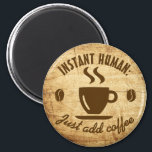 Sofortiger Mensch, einfach Kaffeetypo-Zitat hinzuf Magnet<br><div class="desc">Die Magnete des Humorkaffeesliebhabers im Kühlschrank. An manchen Tagen fühlt man sich einfach nicht menschlich,  bis man seine erste Tasse Kaffee hatte. Dann braucht es normalerweise mehr Kaffee,  nur um gesund behalten. Wir alle kennen das Gefühl - Kaffee regiert Ihren Tag! Comical coffein fiend Magnete für alle Java-Junkies.</div>