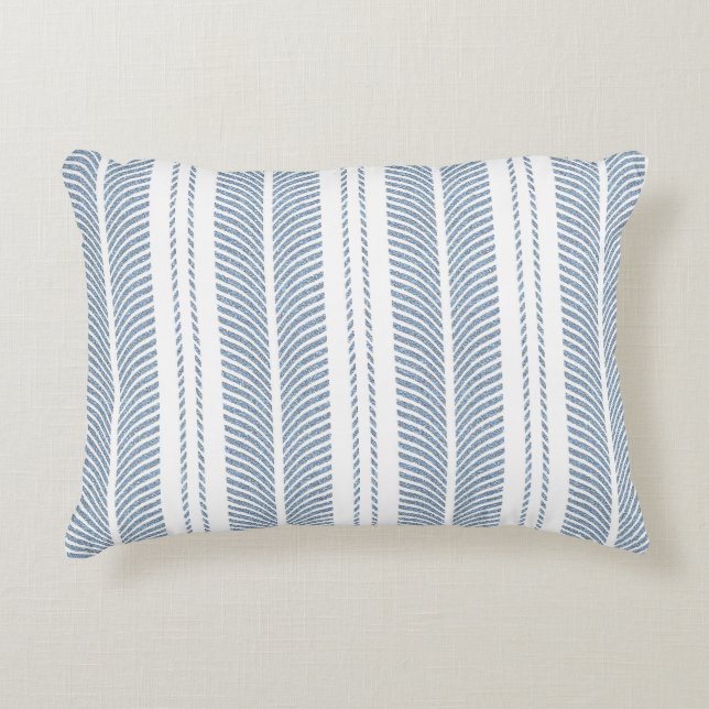 Soft Blue Herringbone Fern Striped Pattern Dekokissen (Vorderseite)