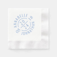 Soft Blue Modern Wedding Abzeichen Namen und Datum