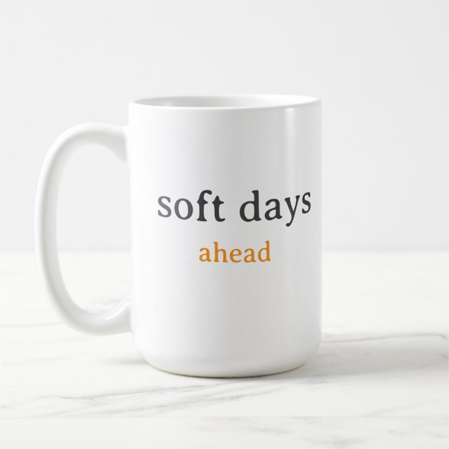 Soft Days Ahead – Minimal Lowercase Typography wit Kaffeetasse (Links)