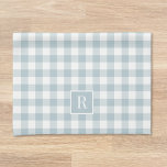 Soft Dusty Blue Buffalo Karo Monogram Geschirrtuch<br><div class="desc">Modernes Küchenhandtuch im Stil eines Bauernhauses mit familiärer Erstausstattung auf weichem,  blauem Büffel-Karo.</div>