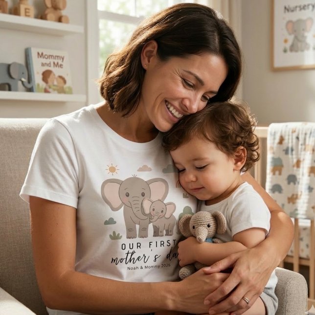 Soft Elephant Mom Baby First Mothers Day Art T-Shirt (Von Creator hochgeladen)