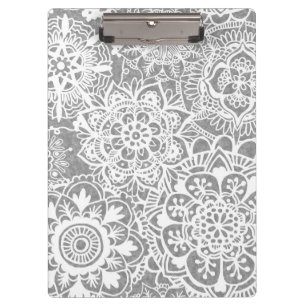 Soft Gray Mandala Pattern Klemmbrett