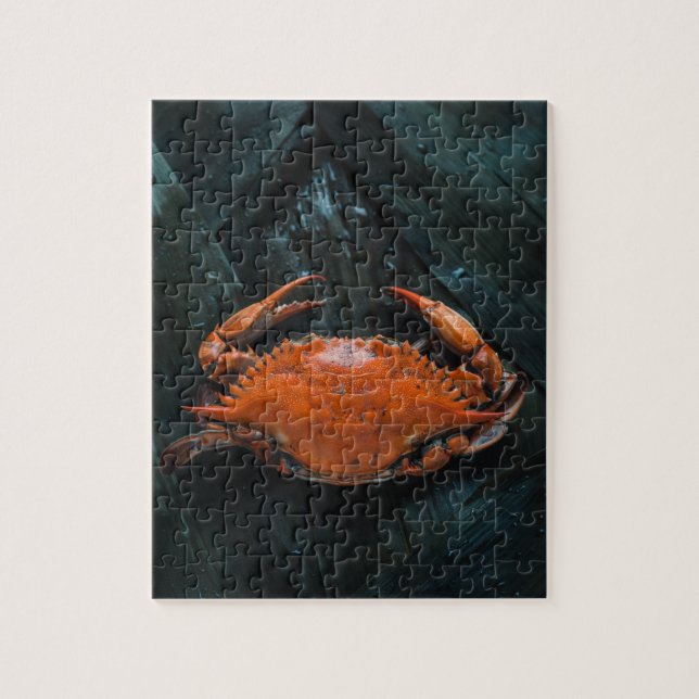 Soft Muschel Marine Crab auf dunklen Blätter Puzzle (Vertikal)