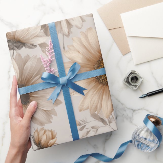Soft Neutral Sunflower Cream Floral Pattern Geschenkpapier (Schenken)