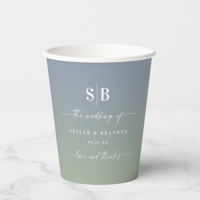Soft Ombre Dusty Blue & Green Wedding Monogram Pappbecher (Vorderseite)