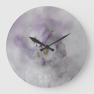 Soft Pansies Große Wanduhr