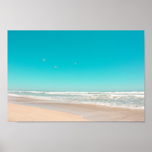 Soft Pastel Ocean Sandy Beach Sky Flying Seagulls Poster (Vorne)