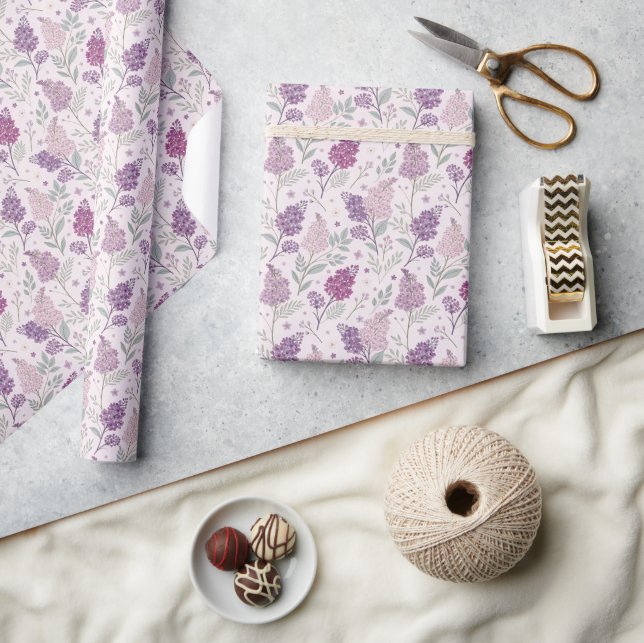 Soft Pink and Purple Lilac Floral Pattern   Geschenkpapier (Kunsthandwerk)
