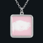 Soft Pink White Peony Girly Square Nekklammer Versilberte Kette<br><div class="desc">Weiße Pony mit hellrosa Hintergrund auf der quadratischen Halskette. Perfekt für Hochzeiten als Brautjungschenk oder als perfekte Geschenke,  ein Beweis für eine delikate und freundliche Geste. Passende Grußkarte,  Postkarte,  Aufkleber und mehr...  Vergiss nicht die ganze Sammlung.</div>