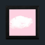 Soft Pink White Peony Keepake Box Erinnerungskiste<br><div class="desc">Weiße Pony mit hellrosa Hintergrund auf individuellem Sake oder Schmuckkasten. Perfekt für Hochzeiten als Brautjungschenk oder als perfekte Geschenke,  ein Beweis für eine delikate und freundliche Geste. Passende Grußkarte,  Postkarte,  Aufkleber und mehr...  Vergiss nicht die ganze Sammlung.</div>