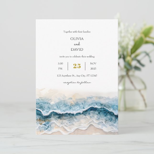 Soft Sandy Beach Blue Waves Wasserfarben Art Weddi Einladung (Stehend Vorderseite)