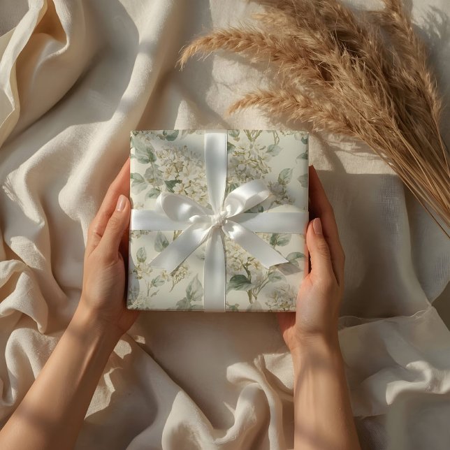 Soft White Hydrangea Floral Pattern Geschenkpapier (Von Creator hochgeladen)