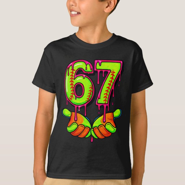 Softball 67 Six Seven Funny Gen Alpha Meme Drip Te T-Shirt (Vorderseite)