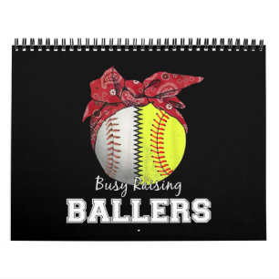 Softball-Baseball-Mama beschäftigt sich mit dem Ra Kalender