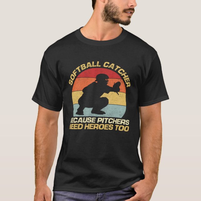 Softball Catcher, weil Pitcher auch Helden brauche T-Shirt (Vorderseite)