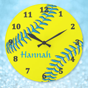 Softball Clocks Your NAME, Background, Text COLORS Große Wanduhr