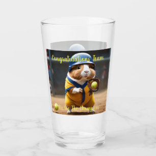 Softball Superstar: Das große Spiel der Guinea, Glas