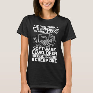 Software-Entwickler versuchen, einen billigen zu m T-Shirt
