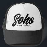 Soho New York Truckhut mit Skripttypografie Truckerkappe<br><div class="desc">Soho New York Trucker Hut mit Skripttypografie. Maßgeschneiderte schwarz-weiße Baseballkappe für lässige Kleidung,  Sport,  Golf und vieles mehr. Stilvolles Handschriftendesign für Damen und Herren. Erhältlich auch in anderen coolen Farben.</div>