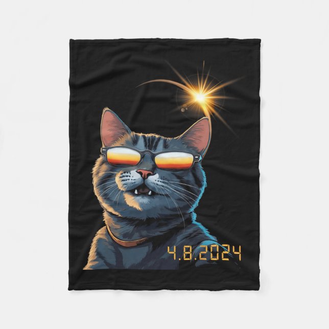 Solar 2024 Eclipse Cat Wearing Eclipse Glasses 1 Fleecedecke (Vorderseite)