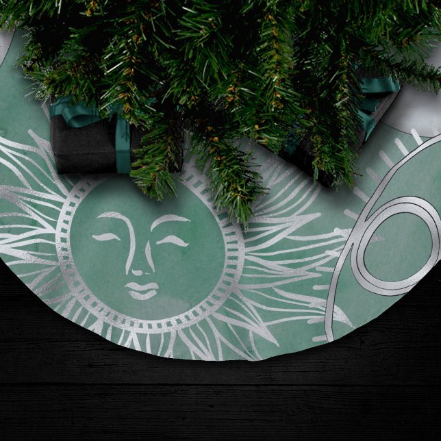 Solar Mystique | Dusty Green Silver Moon Stars Sun Polyester Weihnachtsbaumdecke (Von Creator hochgeladen)