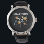 Solar System Planets Science Space Armbanduhr<br><div class="desc">Vielleicht können Sie nicht alle Planeten des Sonnensystems besuchen,  aber zumindest können Sie etwas über die Astronomie Planets Space Science Astrophysik lernen,  wie die Mars Pluto und die Sun Moon Stars und Saturn. Es ist auch eine großartige Art,  Kids Science zu lehren.</div>