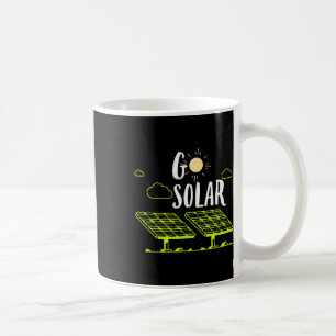 Solarenergieanlagen gehen zu Sonnenenergie-Sonnene Kaffeetasse