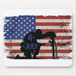 Soldat knetet Silhouette und amerikanische Flagge Mousepad