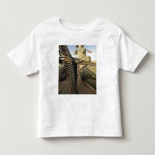 Soldat kundschaftet für feindliche Tätigkeit Kleinkind T-shirt