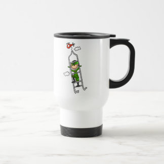 Soldat manövriert Tasse