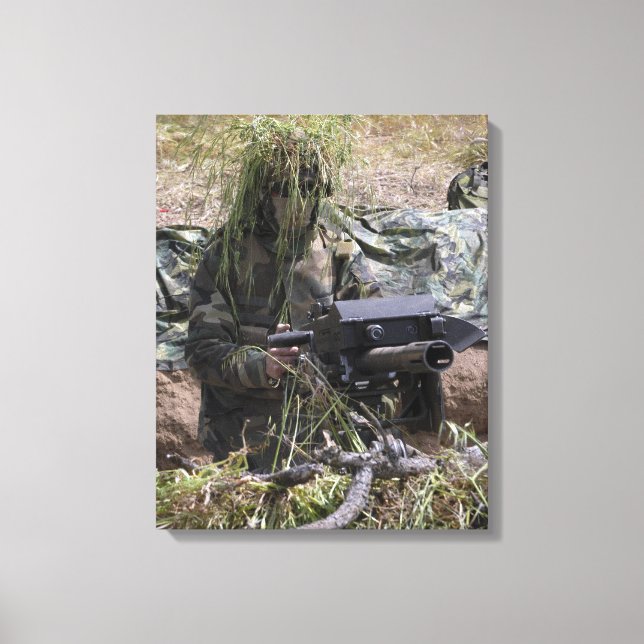 Soldat mit Granatwerfer MK-19 Leinwanddruck (Vorderseite)