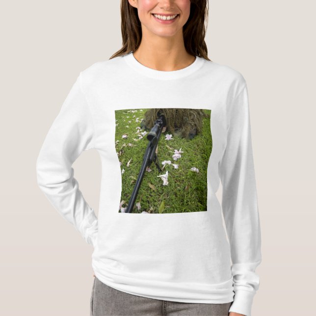 Soldat praktiziert Scharfmachertaktik T-Shirt (Vorderseite)