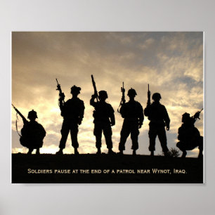 Soldaten auf der Patrouillenebene Silhouette gegen Poster