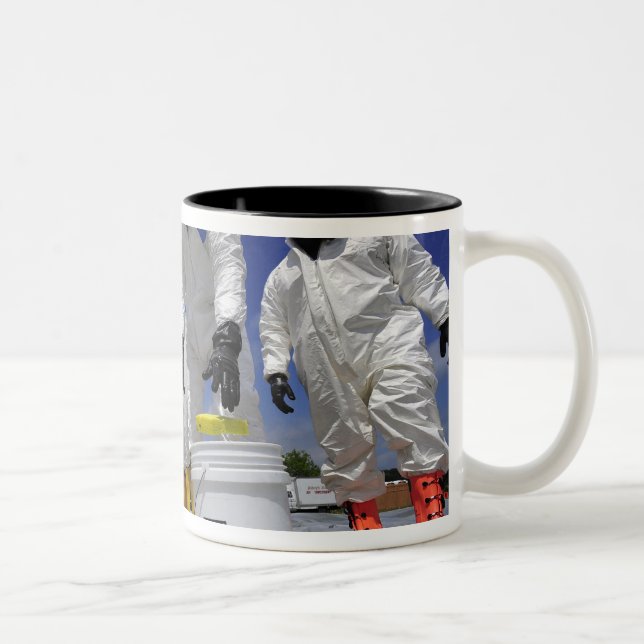 Soldaten des 457. Chemiebattalions Zweifarbige Tasse (Rechts)