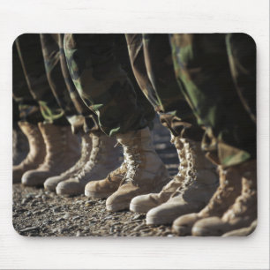 Soldaten des afghanischen Luftwaffenkorps Mousepad