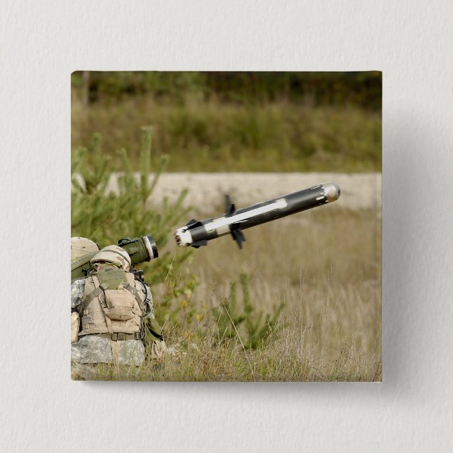 Soldaten, die eine FGM-148 Javelin feuern Button (Vorderseite)