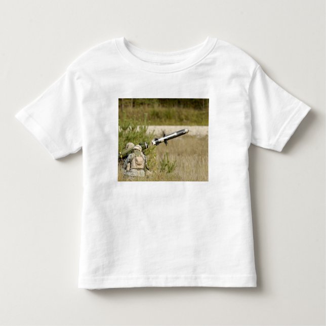 Soldaten, die eine FGM-148 Javelin feuern Kleinkind T-shirt (Vorderseite)