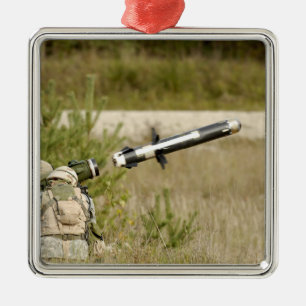 Soldaten, die eine FGM-148 Javelin feuern Ornament Aus Metall