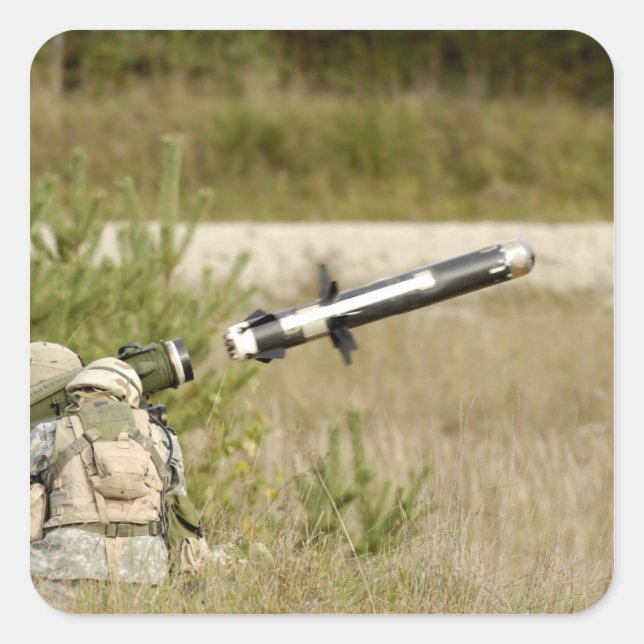 Soldaten, die eine FGM-148 Javelin feuern Quadratischer Aufkleber (Vorderseite)