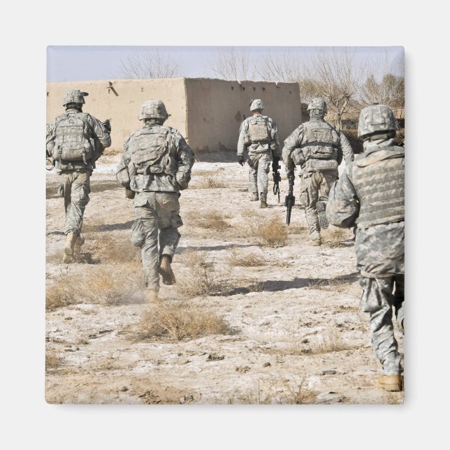 Soldaten reagieren auf einen Kleinwaffenangriff Magnet (Vorne)