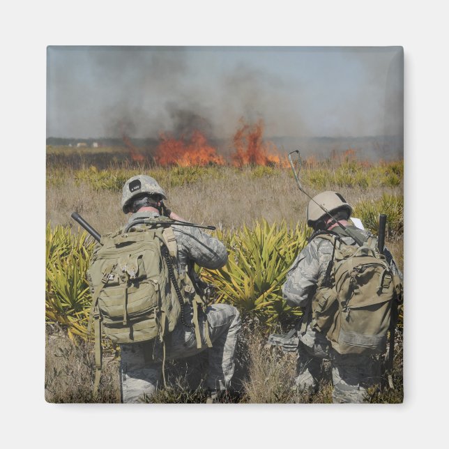 Soldaten rufen Informationen an Magnet (Vorne)